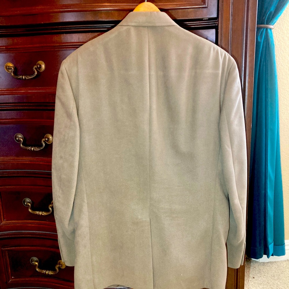 Mens Microfibre Blazer Like new. 40 R looks and feels like Suede!!